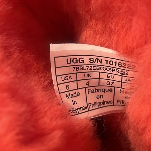 New NWOT Treadlite By UGG Short Boots. Size 6. - Picture 7 of 7